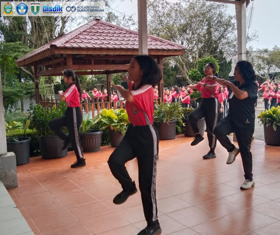 Sehat Raganya, Hebat Orangnya: SMAN 1 Kabanjahe Kobarkan Semangat "Senam Anak Indonesia Hebat