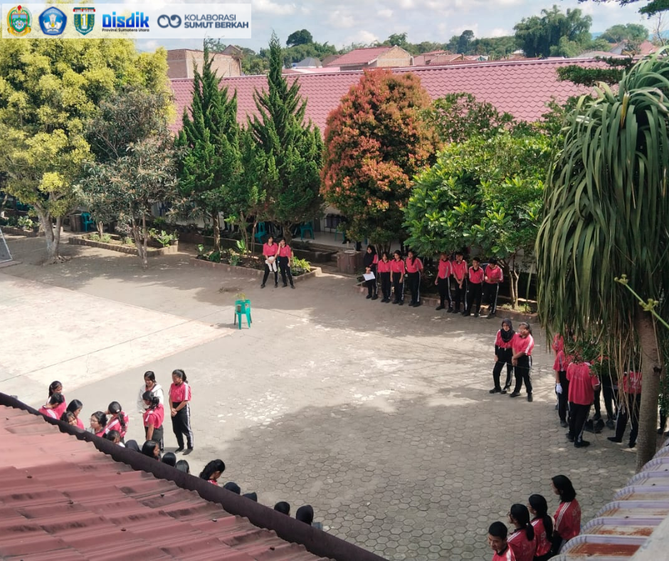 Serentak Tanpa Komando, Seluruh Warga SMAN 1 Kabanjahe Ambil Sikap Sempurna Demi Indonesia Raya