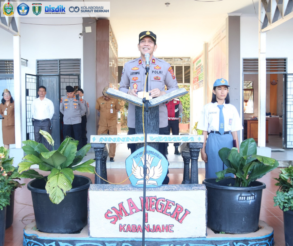 WAKAPOLRES KARO PIMPIN UPACARA DI SMAN 1 KABANJAHE, TEGASKAN PELAJAR JAUHI GENG MOTOR HINGGA NARKOBA