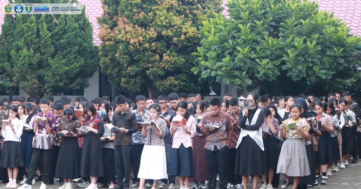 Pesona Sejuta Warna: Rayakan Hari Batik Nasional, Siswa SMAN 1 Kabanjahe Gelar Literasi Bersama