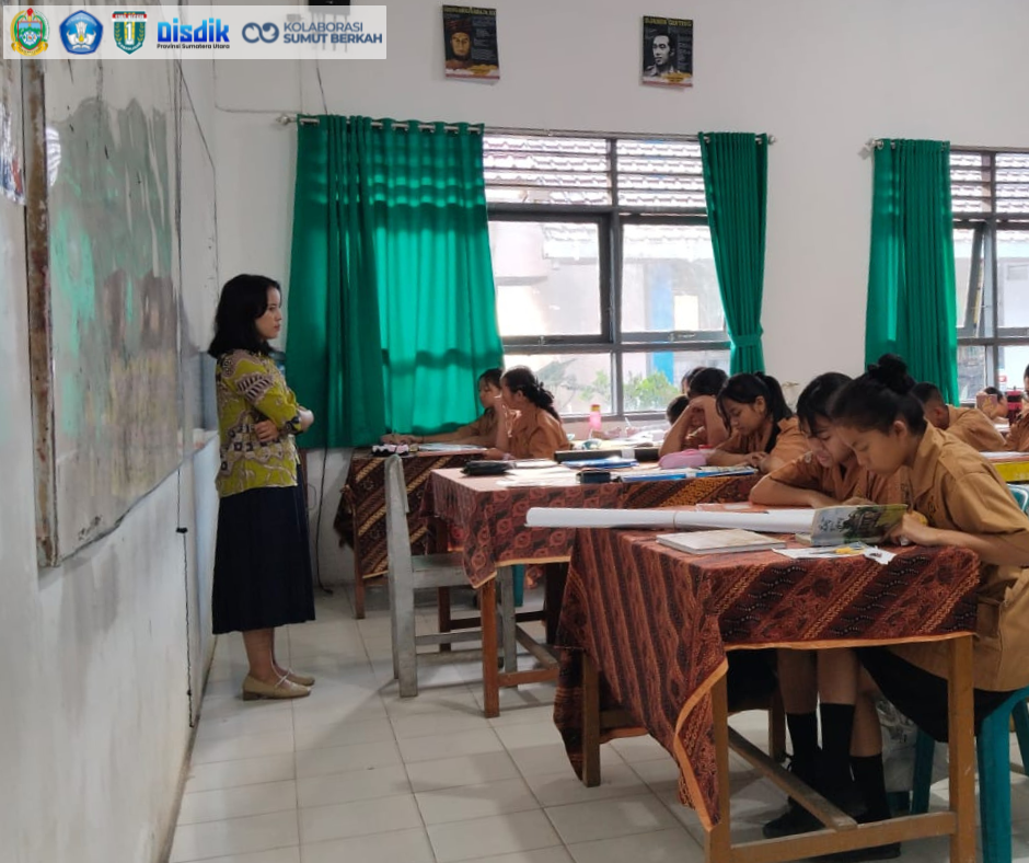 Membuka Jendela Dunia dari Bangku Kelas: Semangat Literasi Pagi di Smansaka