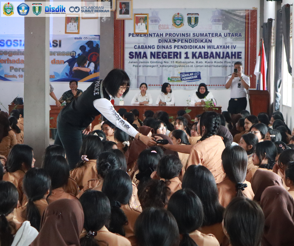 Perempuan Tangguh, Generasi Maju: Siswi SMANSAKA Dibekali Wawasan Perlindungan Anak dan Perempuan oleh Satres PPA