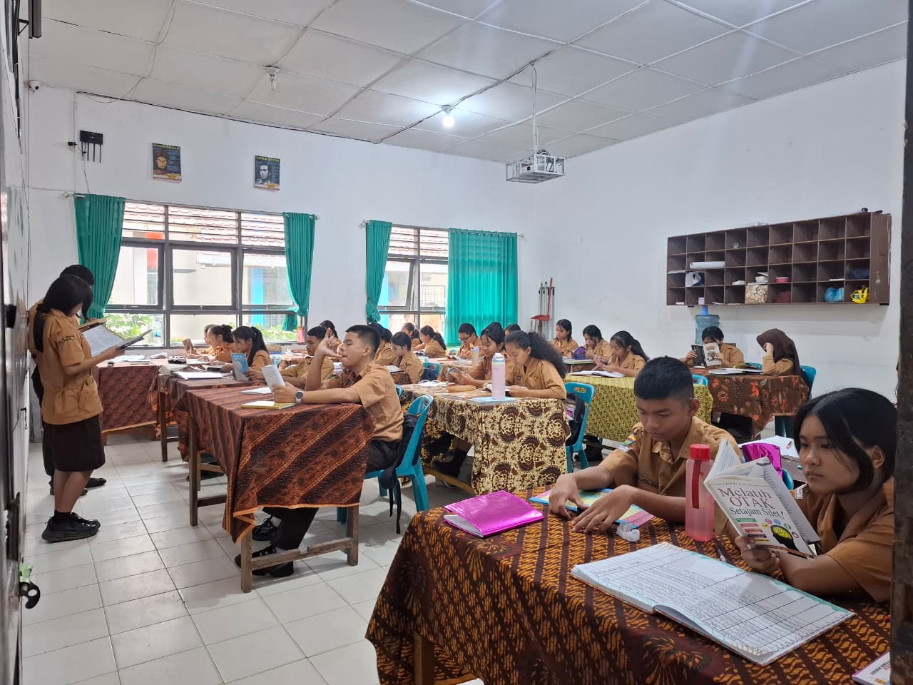Menumbuhkan Minat Baca dan Semangat Nasionalisme melalui Kegiatan Literasi Pagi SMAN 1 Kabanjahe
