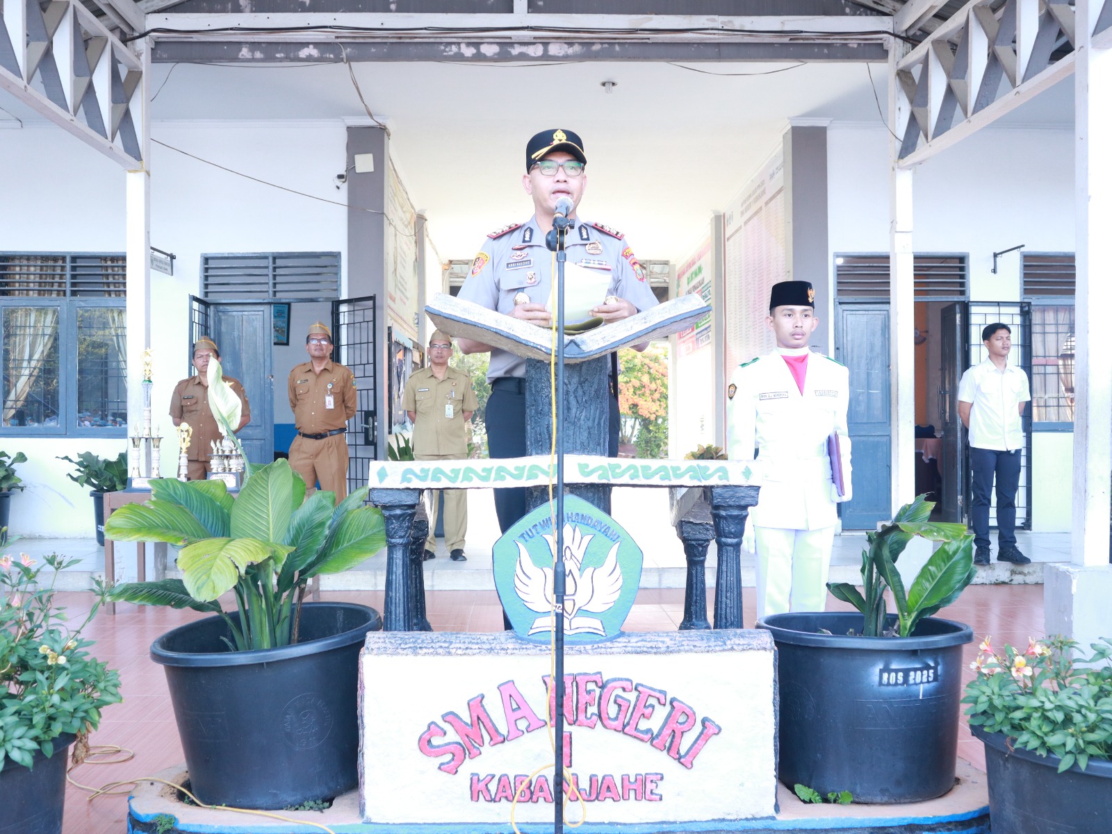 Tingkatkan Kedisiplinan Siswa, Kapolres Tanah Karo Pimpin Upacara Bendera di SMA Negeri 1 Kabanjahe