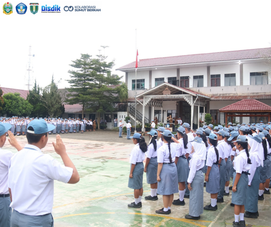 Upacara Bendera Senin Pagi di Lapangan SMAN 1 Kabanjahe