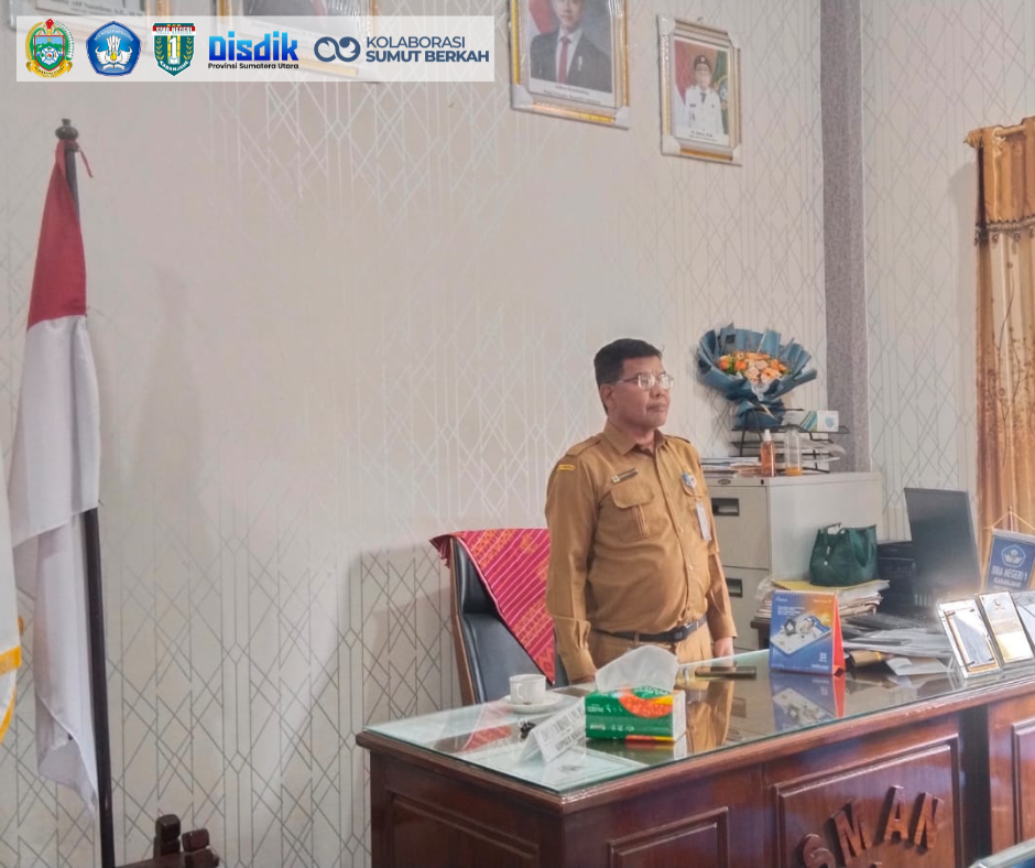 MENYANYIKAN/MENDENGARKAN INDONESIA RAYA